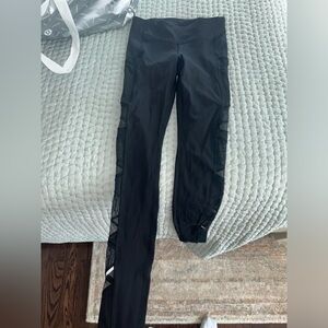 Lululemon black legging with mesh on sides of legs Size 2